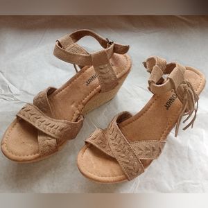 Minnetonka Wedge Sandal Sz 7